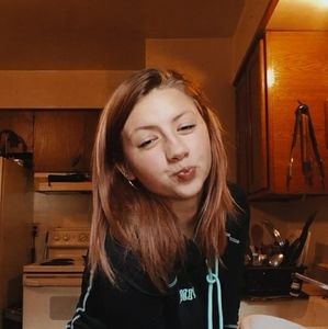 Meet your Posher, Alexis